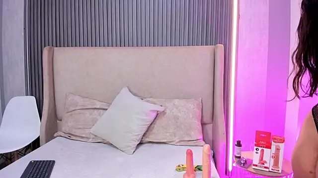 BellaWilliams  online show from 6, 7, 2026
