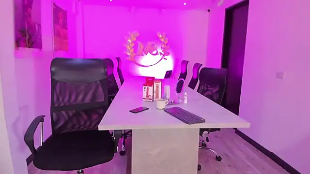 BellaWilliams  online show from 19, 5, 2026