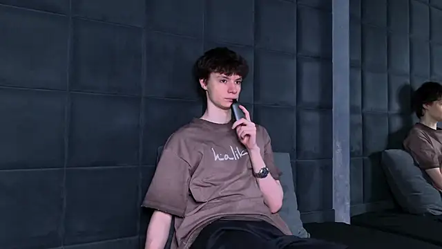 EdwardHogan online show from 7, 4, 2026