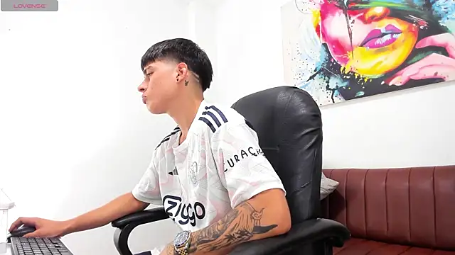 Thebestboyhot online show from 16, 4, 2026