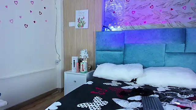 Snapshot of Delphine_doll chatting on 11, 4, 2026 Delphine doll online show from 11, 4, 2026