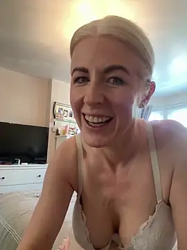 Laylaskyexx online show from 25, 5, 2026