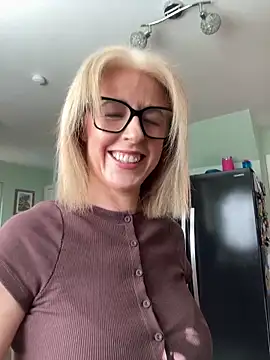 Laylaskyexx online show from 13, 4, 2026