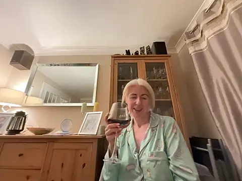 Laylaskyexx online show from 13, 5, 2026