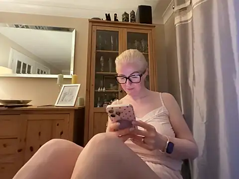 Laylaskyexx online show from 9, 6, 2026