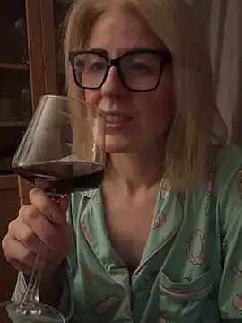 Laylaskyexx online show from 15, 4, 2026