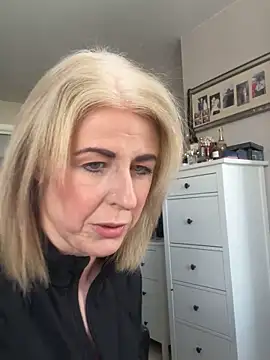 Laylaskyexx online show from 14, 4, 2026