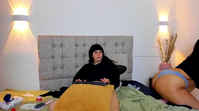 Elisa n Emma online show from 4, 4, 2026