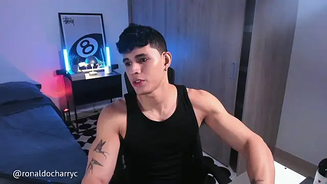 Snapshot of Massimo_Rinaldi chatting on 4, 6, 2026 Massimo Rinaldi online show from 4, 6, 2026