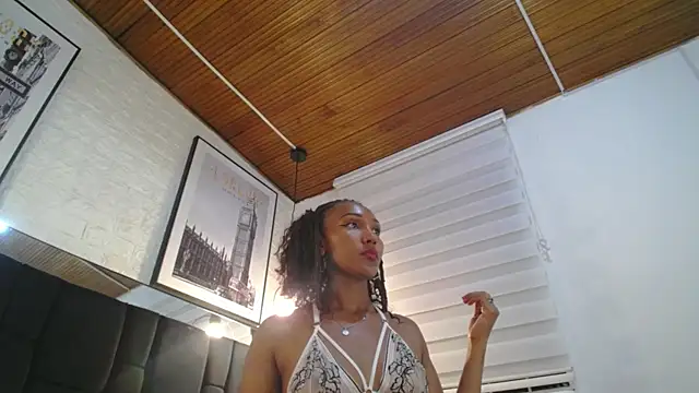 Leomi  online show from 11, 4, 2026