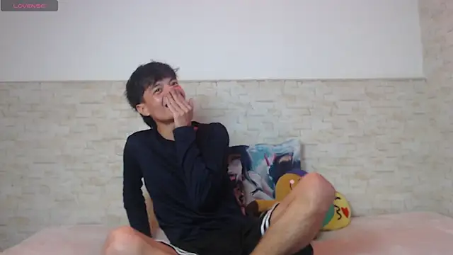 Alex latino  online show from 9, 4, 2026