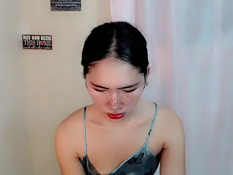Snapshot of urasiankylie chatting on 3, 5, 2026 urasiankylie online show from 3, 5, 2026