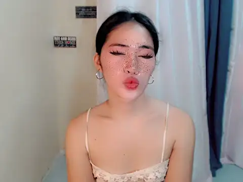 Snapshot of urasiankylie chatting on 8, 5, 2026 urasiankylie online show from 8, 5, 2026