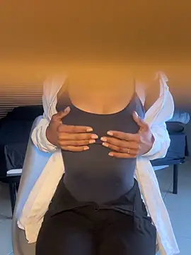 Snapshot of latinacaro- chatting on 23, 4, 2026 latinacaro- online show from 23, 4, 2026