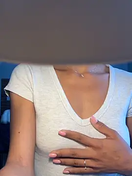 Snapshot of latinacaro- chatting on 10, 5, 2026 latinacaro- online show from 10, 5, 2026