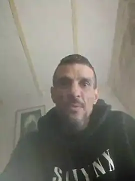 Snapshot of Guillelp chatting on 18, 5, 2026 Guillelp online show from 18, 5, 2026