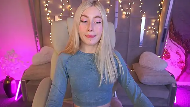 Snapshot of MelaniiePlay chatting on 18, 5, 2026 MelaniiePlay online show from 18, 5, 2026