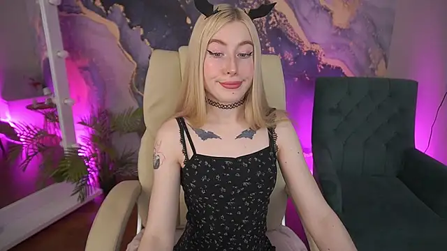 MelaniiePlay online show from 25, 5, 2026