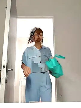 Lolaa92i online show from 9, 4, 2026