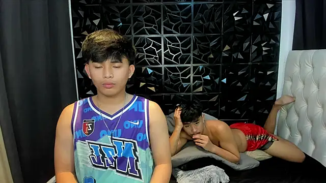 Snapshot of xloverbigcock chatting on 6, 4, 2026 xloverbigcock online show from 6, 4, 2026
