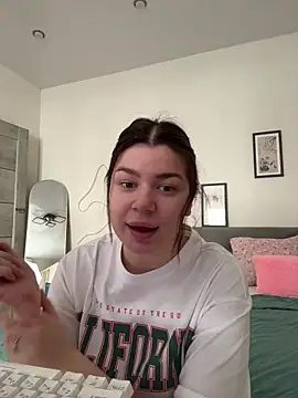 Snapshot of moneyforPeaches chatting on 2, 6, 2026 moneyforPeaches online show from 2, 6, 2026