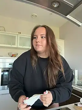 Hollpopss online show from 24, 4, 2026