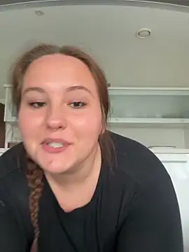 Hollpopss online show from 28, 4, 2026