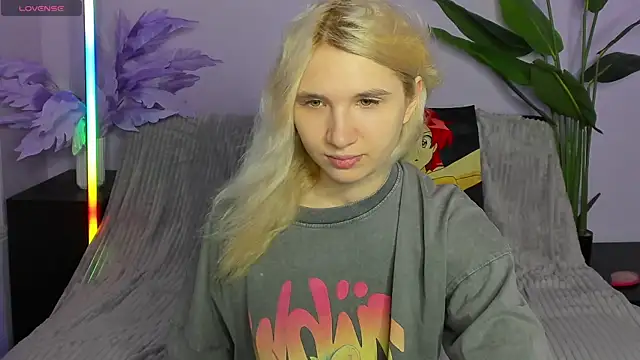 Kitty Blondie online show from 6, 4, 2026