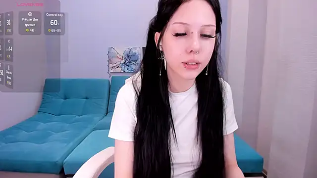 SugarBunny18 online show from 5, 4, 2026