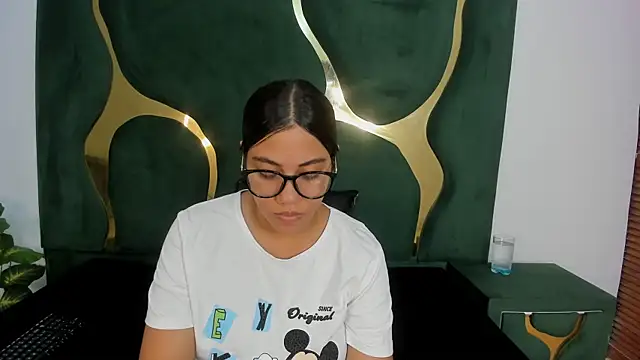 Daphne cuteht online show from 8, 5, 2026