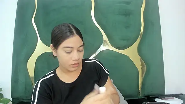 Daphne cuteht online show from 7, 5, 2026