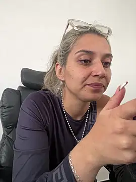 Snapshot of Isabella_varella- chatting on 12, 6, 2026 Isabella varella- online show from 12, 6, 2026