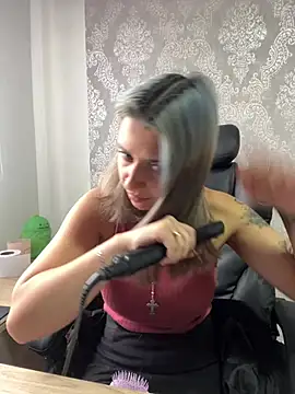 Snapshot of Isabella_varella- chatting on 9, 7, 2026 Isabella varella- online show from 9, 7, 2026