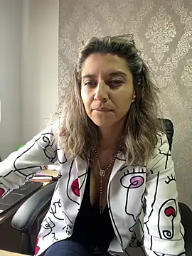 Snapshot of Isabella_varella- chatting on 17, 7, 2026 Isabella varella- online show from 17, 7, 2026