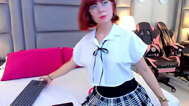 NahiaMendoza online show from 21, 6, 2026