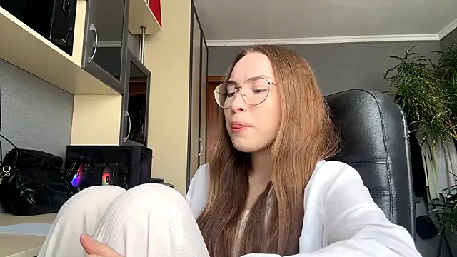 Milaissocute online show from 15, 5, 2026