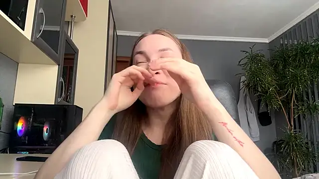 Milaissocute online show from 28, 4, 2026