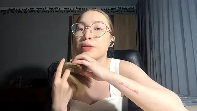 Milaissocute online show from 3, 6, 2026