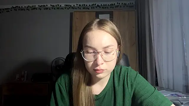 Milaissocute online show from 5, 6, 2026