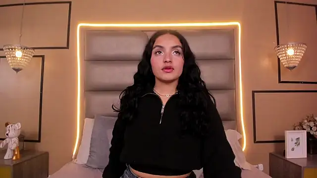 BIANCACOLLINNS online show from 7, 4, 2026