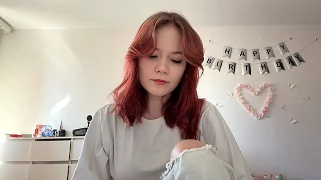 Snapshot of BernieceFender chatting on 5, 4, 2026 BernieceFender online show from 5, 4, 2026