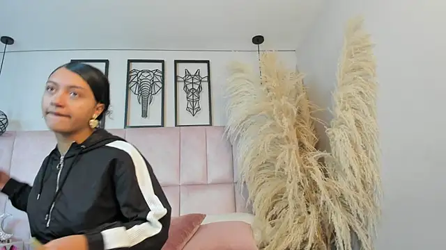 Snapshot of Vaithiare_stone chatting on 6, 4, 2026 Vaithiare stone online show from 6, 4, 2026