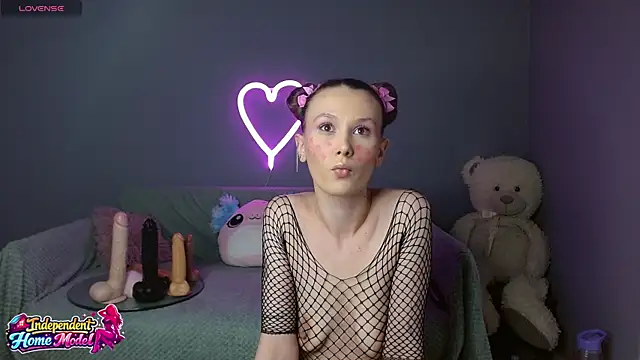 Snapshot of Bea_doll chatting on 4, 4, 2026 Bea doll online show from 4, 4, 2026