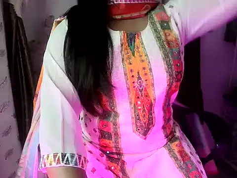 Snapshot of Rani_015 chatting on 7, 4, 2026 Rani 015 online show from 7, 4, 2026