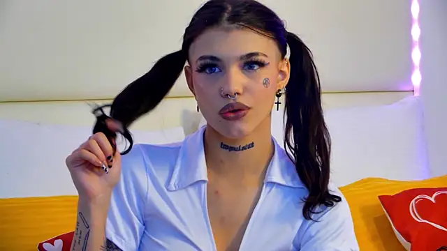 YasminnStorm online show from 5, 5, 2026
