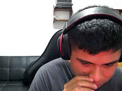 axellrz  online show from 4, 4, 2026