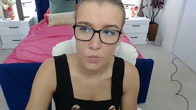 Yennyloves online show from 6, 8, 2026