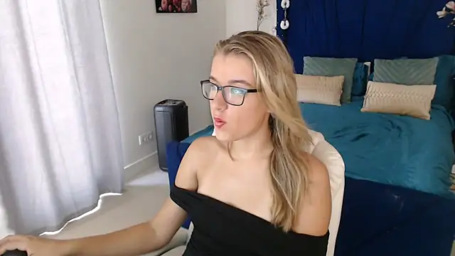 Yennyloves online show from 26, 7, 2026