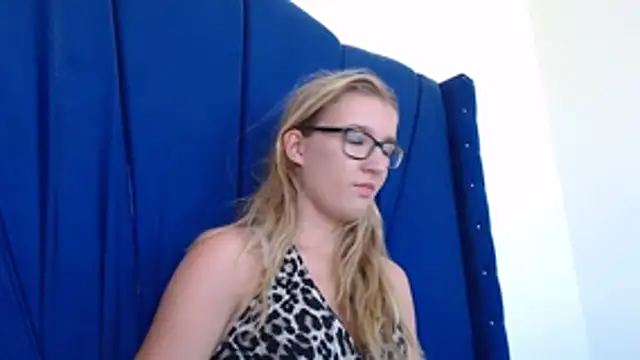 Snapshot of Yennyloves chatting on 3, 4, 2026 Yennyloves online show from 3, 4, 2026