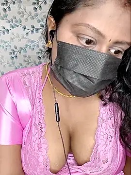 Snapshot of Romantic_Woman chatting on 15, 4, 2026 Romantic Woman online show from 15, 4, 2026